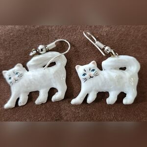 White Kitty/Cat Dangle  Pierced Earrings - Perfect! Vintage